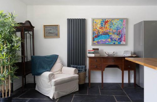 Newtown-in-St-Martin House | Spacious 4-Bed Cottage with Garden & Pet-Friendly
