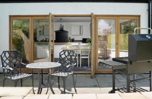 Newtown-in-St-Martin House | Spacious 4-Bed Cottage with Garden & Pet-Friendly