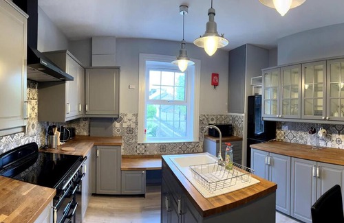 Maidstone House | Spacious 4-bed Holiday Home in the heart of Maidstone