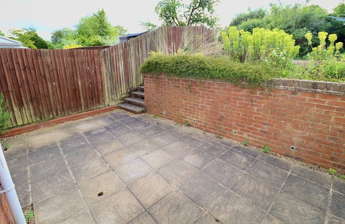 Winchester Ski Chalet | Spacious 4 Bed Home in Winchester with Garden & Parking