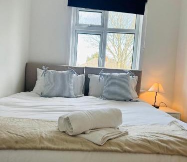 Southampton House | Spacious 4 Bed with Free Parking