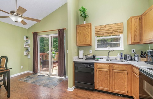 Kenton House | Spacious 4 Bed with Hot Tub