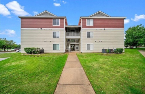 Pecan Tree - McCullough Condo | Spacious 4-bedroom in College Station, less than 2 miles from Kyle Field.
