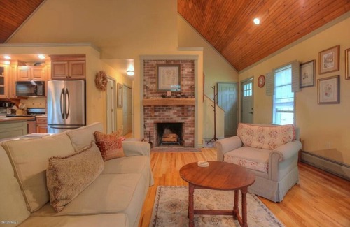 Southfield House | Spacious 4-bedroom house in peaceful Southfield with AC, WiFi and more!