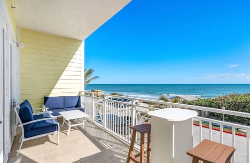 Tropic House | Spacious 4-bedroom Beach house in brilliant Satellite Beach WiFi, fitness room,