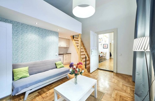 Palace District Apartment | Spacious 4-bedroom apartment in fabulous Budapest with WiFi