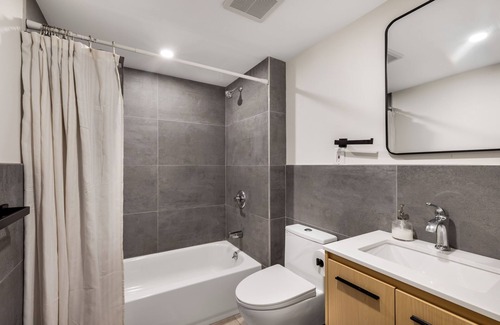 Harlem Apartment | Spacious 4-bedroom apartment in delightful NYC Manhattan sleeps 9
