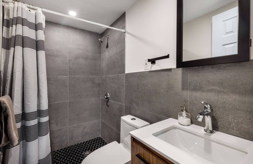 Harlem Apartment | Spacious 4-bedroom apartment in delightful NYC Manhattan sleeps 9