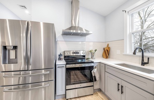 Fields Corner West Apartment | Spacious 4-bedroom apartment in Boston