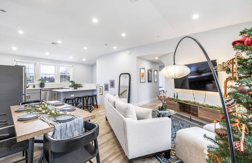 Fields Corner West Apartment | Spacious 4-bedroom apartment in Boston