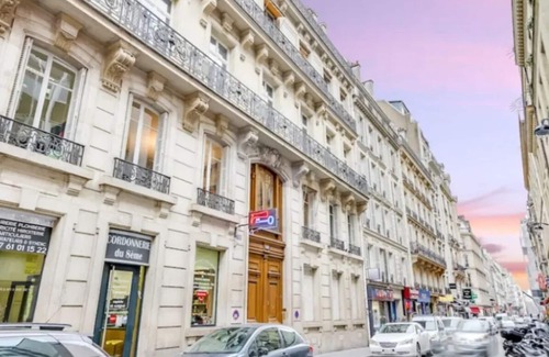 8th Arrondissement Apartment | SPACIOUS 4 BEDROOM FAMILY APARTMENT IN CHAMPS-ÉLYSÉES