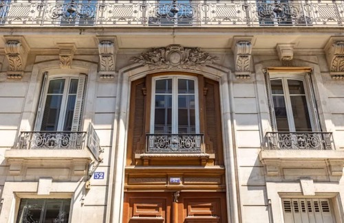 8th Arrondissement Apartment | SPACIOUS 4 BEDROOM FAMILY APARTMENT IN CHAMPS-ÉLYSÉES