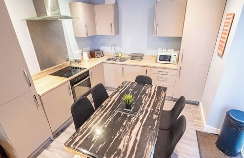 Neepsend House | Spacious 4-Bedroom House Near Tourist Attractions