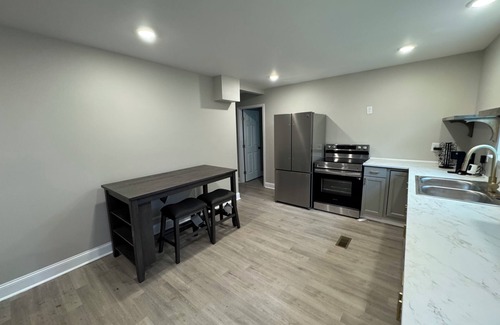 Birmingham House | Spacious 4-bedroom house centrally located in beautiful Birmingham with WiFi, AC