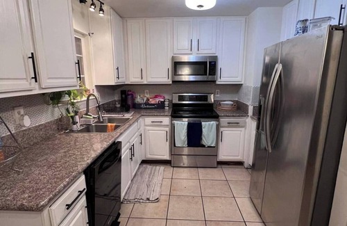 Southwestern Sacramento House | Spacious 4-bedroom house in marvelous Sacramento with WiFi, AC
