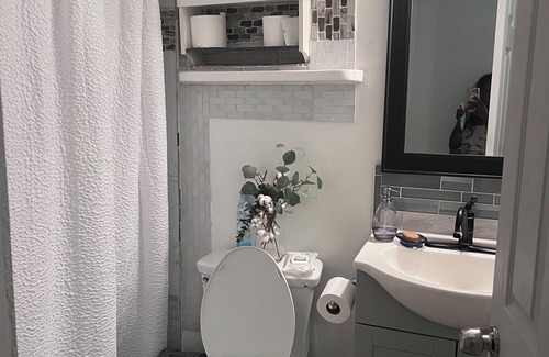Southwestern Sacramento House | Spacious 4-bedroom house in marvelous Sacramento with WiFi, AC
