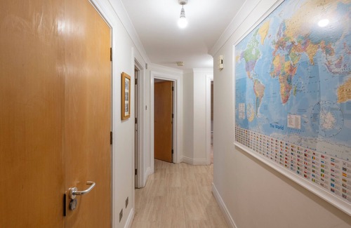 Belfast City Centre House | Spacious 4 - Bedroom Home in Lisburn