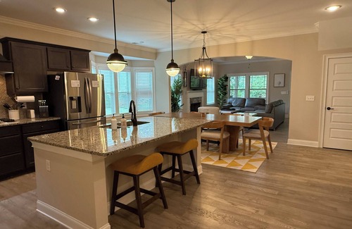 Auburn House | Spacious 4-bedroom home with Scenic Golf Views close to campus.