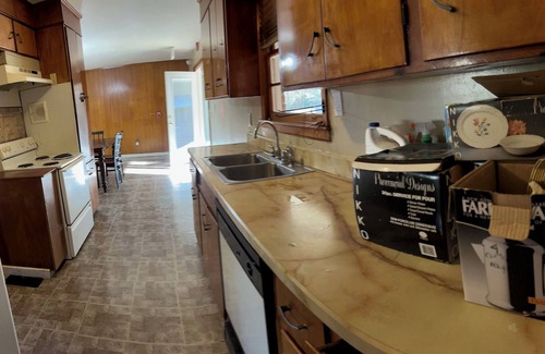 Gracewood House | Spacious 4-bedroom house in awesome Augusta with WiFi, AC