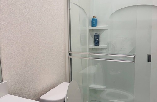 Lathrop House | Spacious 4-bedroom house with WiFi and AC
