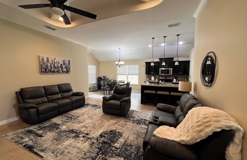 McAllen House | Spacious 4-bedroom house in charming McAllen with Pool