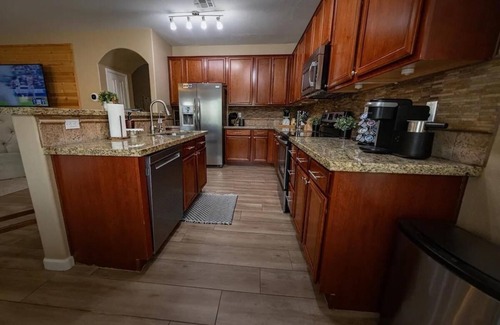 Arcadia House | Spacious 4-bedroom house in fabulous Phoenix with WiFi, AC pool