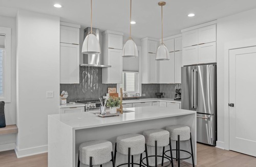 Downtown House | Spacious 4 Bedroom House in Charming Downtown Raleigh with Amazing Views!