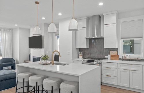 Downtown House | Spacious 4 Bedroom House in Charming Downtown Raleigh with Amazing Views!