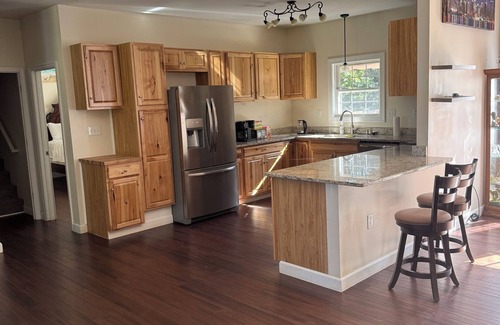 Cobham House | Spacious 4-bedroom house in peaceful Louisa with AC, fitness room