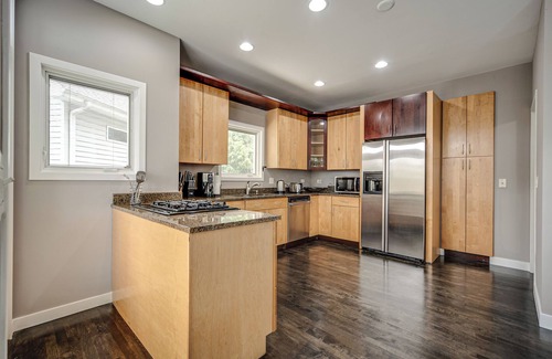 Lake Shangrila House | Spacious 4-bedroom Lake house with fitness room, sauna, optional pontoon boat