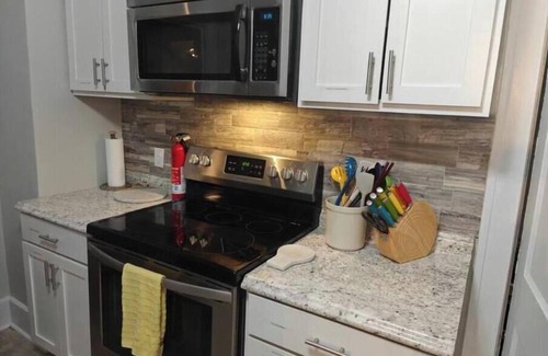 Terry Sanford House | Spacious 4-bedroom house in charming Fayetteville with WiFi