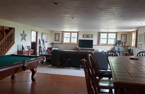 Pickett House | Spacious 4-bedroom with AC, fitness room, WiFi and manmade pond in Oshkosh.