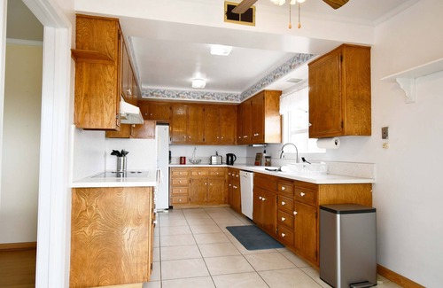 Ventura House | Spacious 4 BR 2 Story houe