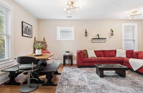 Wilder Park House | Spacious 4-BR Home | Prime Loc w/Private Backyard