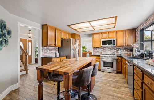 Lake Elsinore House | Spacious 4 BR with Heated Pool & SPA And Fire Pit