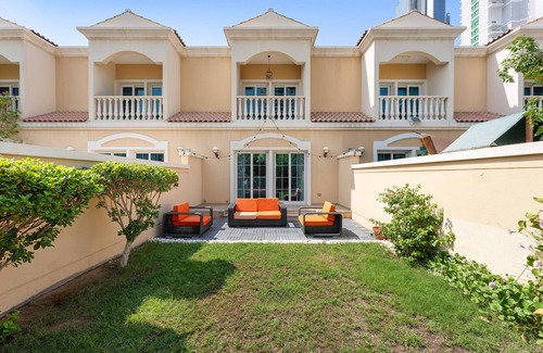 Jumeirah Village Circle Villa | Spacious 4 sleeper Villa, JVC