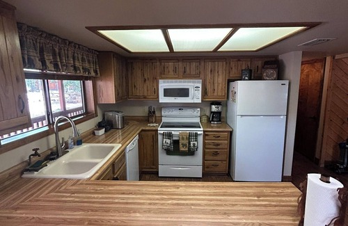 Pinetop House | Spacious 4 Bedroom cabin Pinetop Country Club with AC