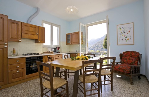 Cannero Riviera Apartment | Spacious 4½-room apartment with garden with barbecue and balcony