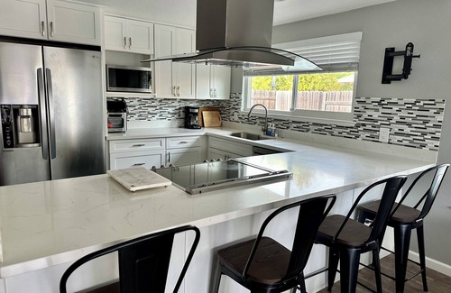 Sacramento House | Spacious 4BD/2BA single story family home in safe and quiet neighborhood