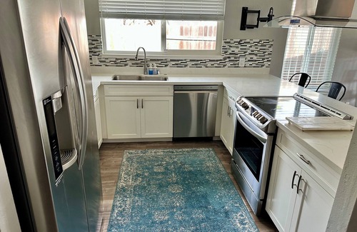 Sacramento House | Spacious 4BD/2BA single story family home in safe and quiet neighborhood