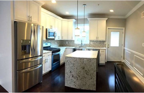 Point Breeze House | Spacious 4BD/3Bath, HUGE Rooftop deck and patio. Amazing Views!