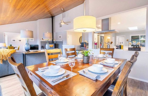 Manzanita House | Spacious 4BD Beach House - Pet-Friendly