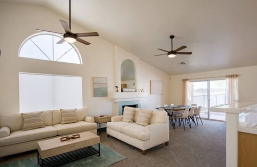 Sunridge Estates House | Spacious 4BD house with large back yard