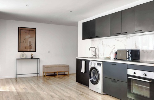 Amerique Apartment | Spacious 4BDR in Buttes Chaumont pour 12 pers