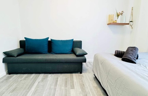 Grinzing Apartment | Spacious 4BR Apt for up to 12P; 10Min to FAC Platz