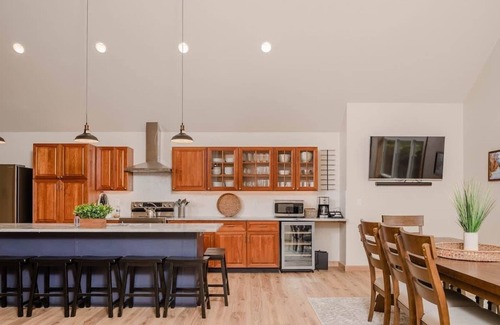 Sturgeon Bay House | Spacious 4Br CavePoint Stay Near Dunes PetFriendly