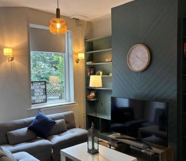 Plumstead House | Spacious 4BR Home In Greenwich