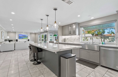 Yorba Linda House | Spacious 4BR Home｜Pool Access｜Modern Amenities｜ Yorba Linda｜Laundry Room #42033