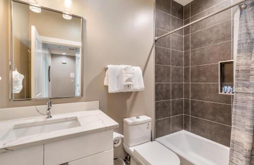 Mid-City House | Spacious 4BR Home w Pool & Parking !