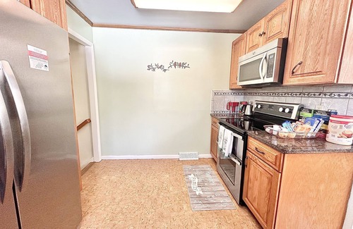 Park Forest Village House | Spacious 4BR House Close to Everywhere